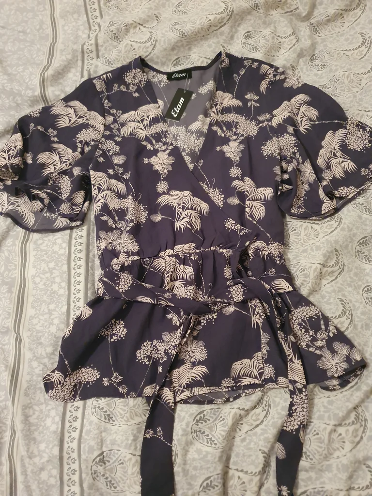 Heart Neckline Top – photo 3